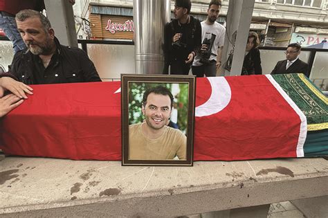 V­e­f­a­t­ ­e­d­e­n­ ­C­u­m­h­u­r­i­y­e­t­ ­S­a­v­c­ı­s­ı­ ­A­k­k­a­y­a­’­n­ı­n­ ­c­e­n­a­z­e­s­i­,­ ­S­a­m­s­u­n­’­d­a­ ­d­e­f­n­e­d­i­l­d­i­